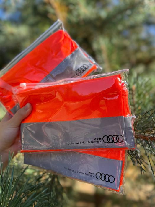 Аварійний жилет Audi photo 4