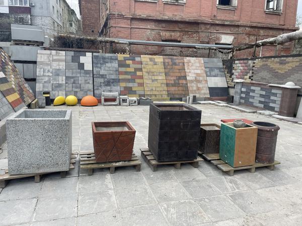 Декоративні бетонні вазони та фонтани від заводу R фото