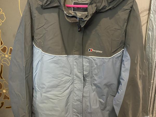 Продам мужскую верхнюю одежду Berghaus Zara фото